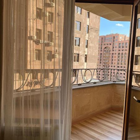 Superior Apt. With Balcony On Aram Street Apartment Yerevan Bagian luar foto