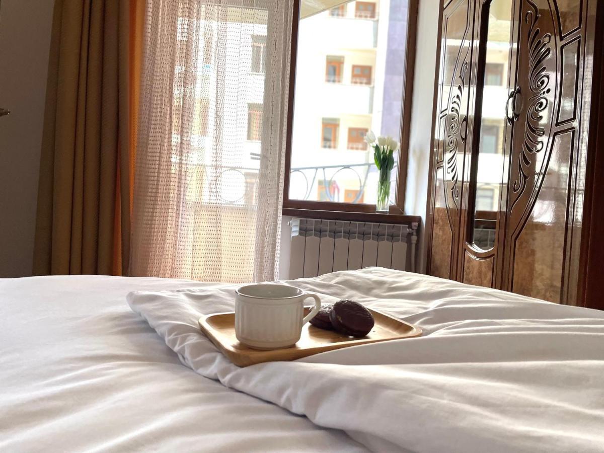 Superior Apt. With Balcony On Aram Street Apartment Yerevan Bagian luar foto