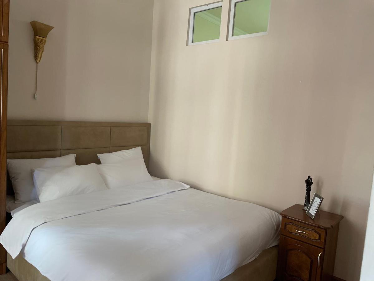 Superior Apt. With Balcony On Aram Street Apartment Yerevan Bagian luar foto