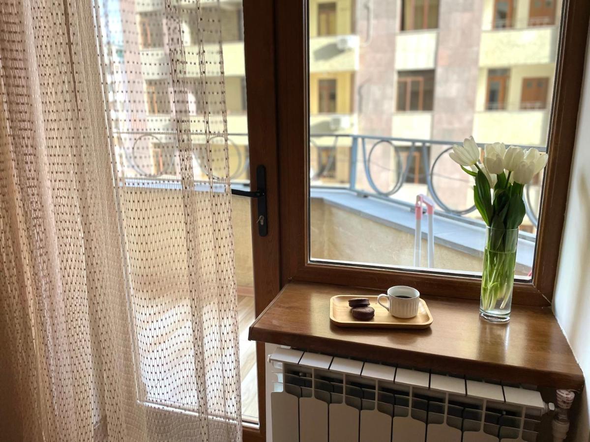 Superior Apt. With Balcony On Aram Street Apartment Yerevan Bagian luar foto