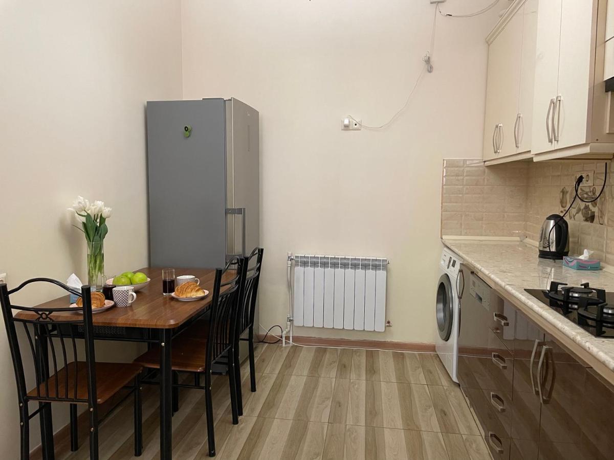 Superior Apt. With Balcony On Aram Street Apartment Yerevan Bagian luar foto